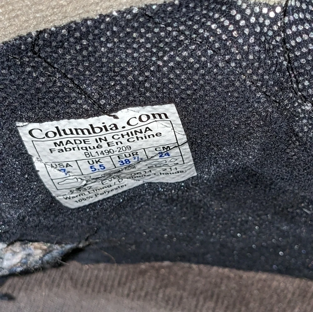 COLUMBIA 200 grams tan and blue insulated hiking boots,size 7, Outdoor